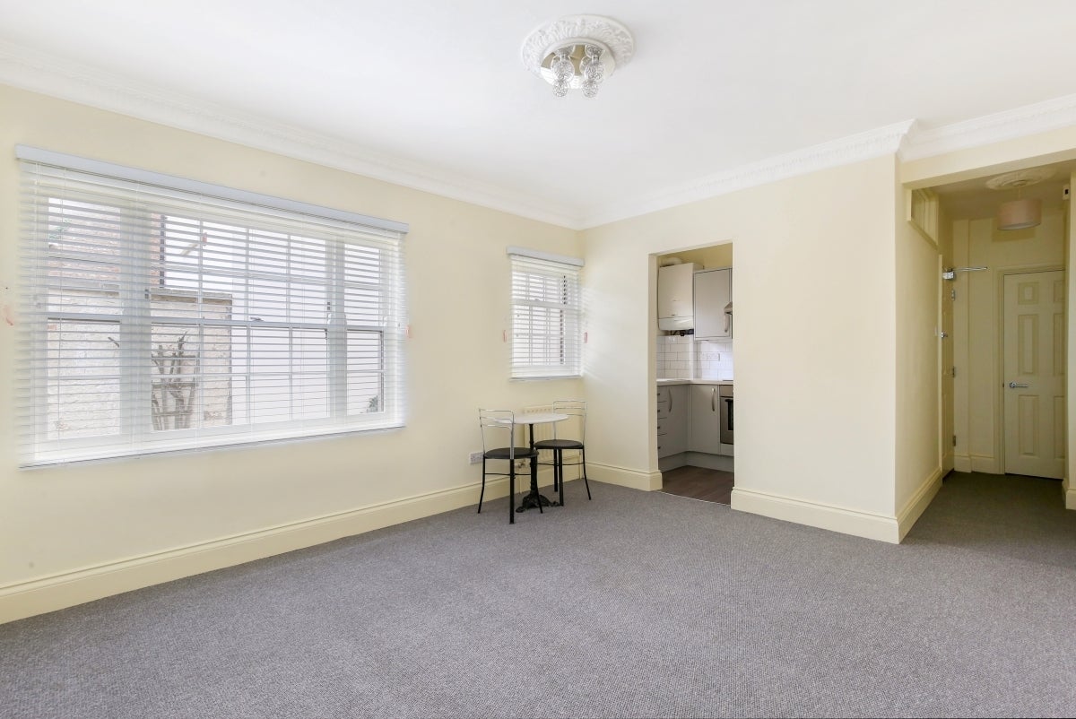 Flat Lansdown Terrace Lane in Cheltenham