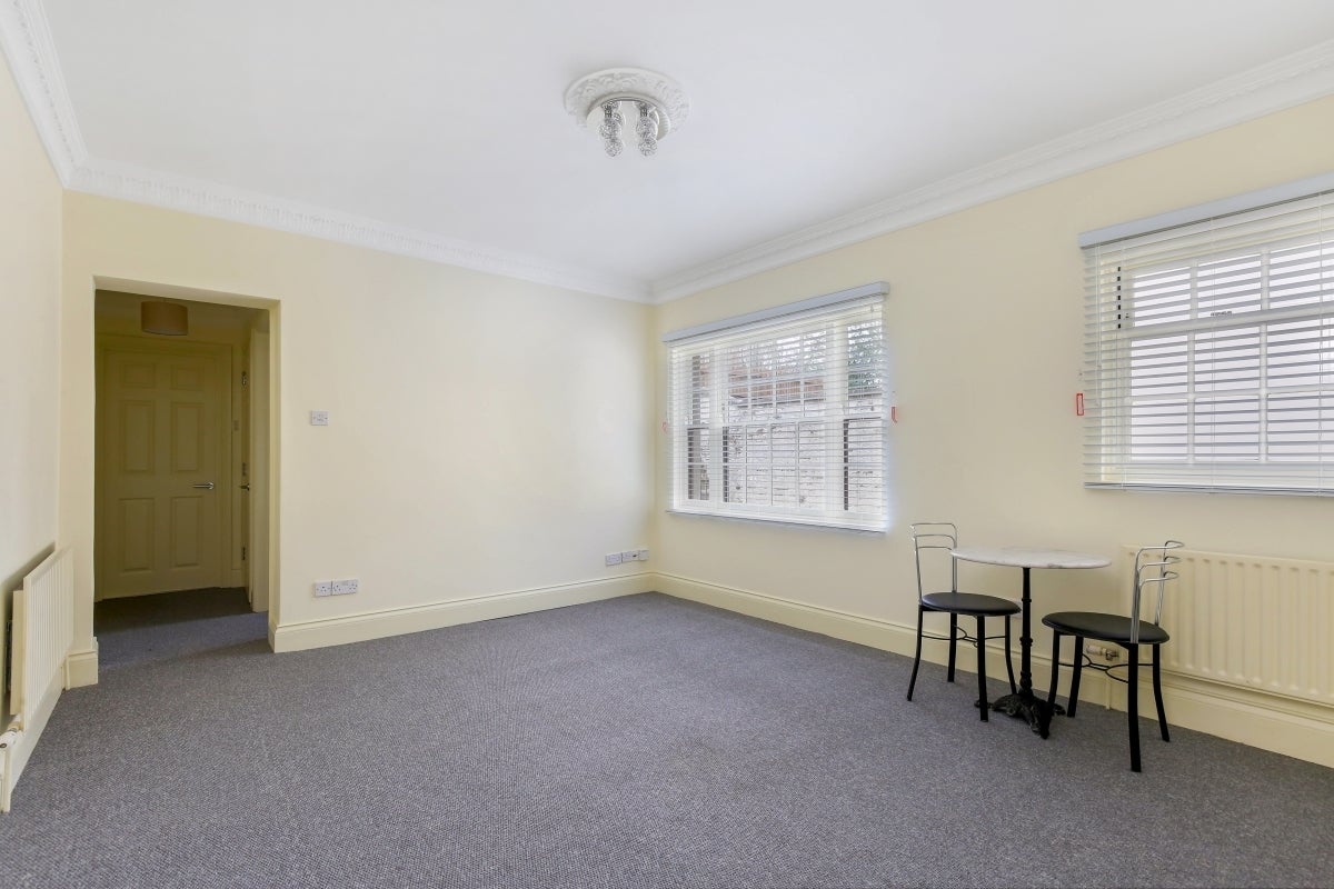Flat Lansdown Terrace Lane in Cheltenham