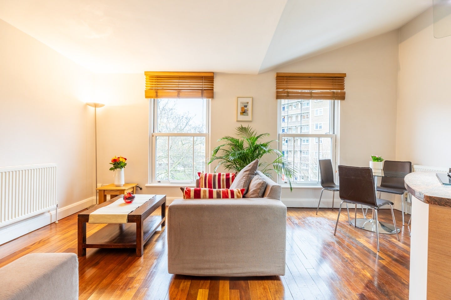 Flat Kennington Lane in Greater London