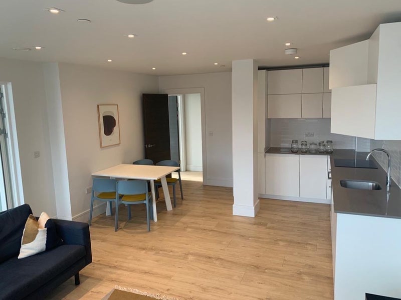 Room Olympic Way in Greater London