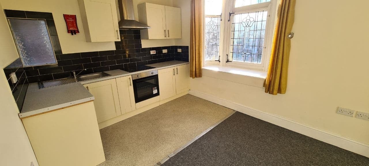 Flat Dewsbury Road in Leeds