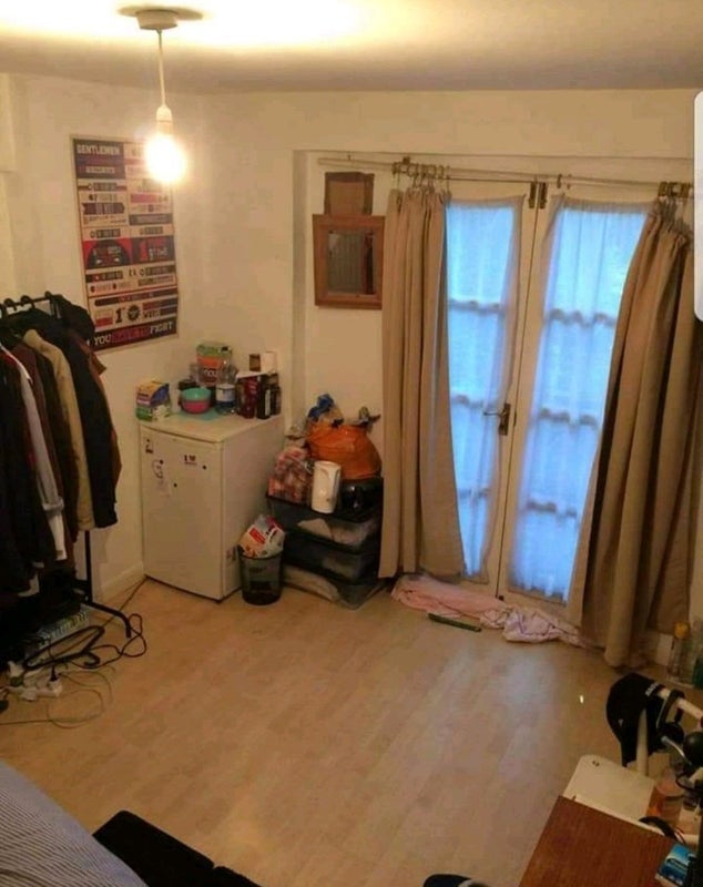 Room Cranfield Road in Greater London
