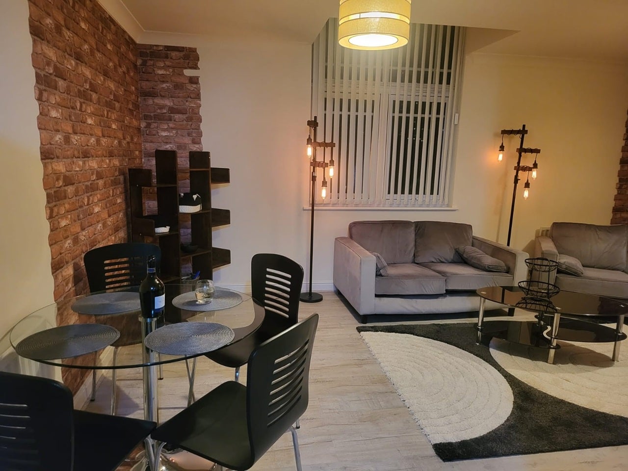 Room Yew Street in Manchester