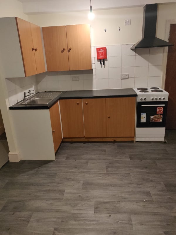 Flat Roundhay Road in Leeds