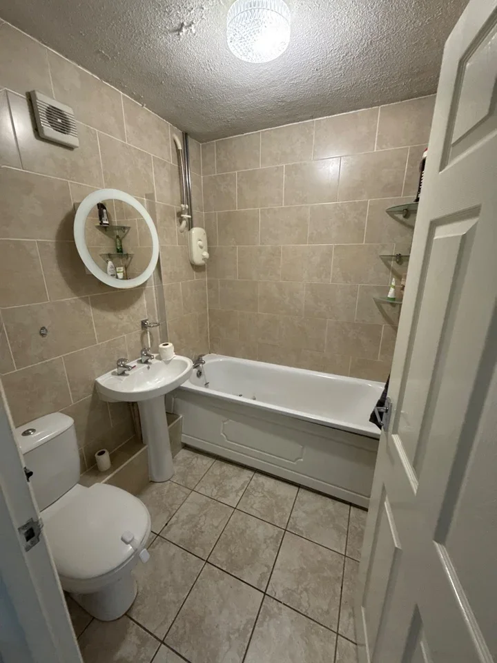 Flat Fairfield Road in Dunstable