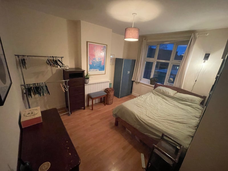 Room Aylmer Parade in Greater London