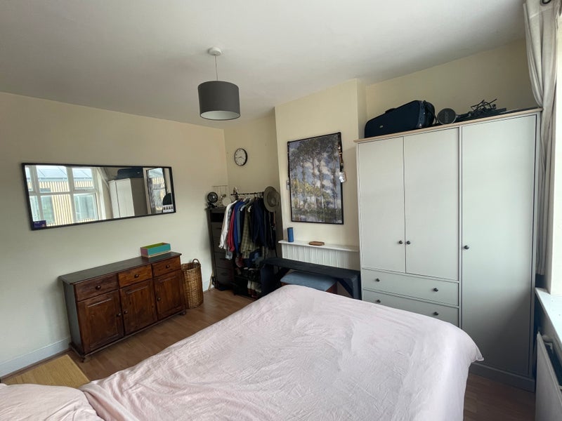 Room Aylmer Parade in Greater London