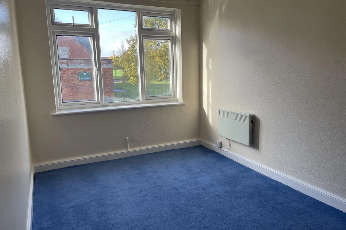Flat Fieldside in West Lavington