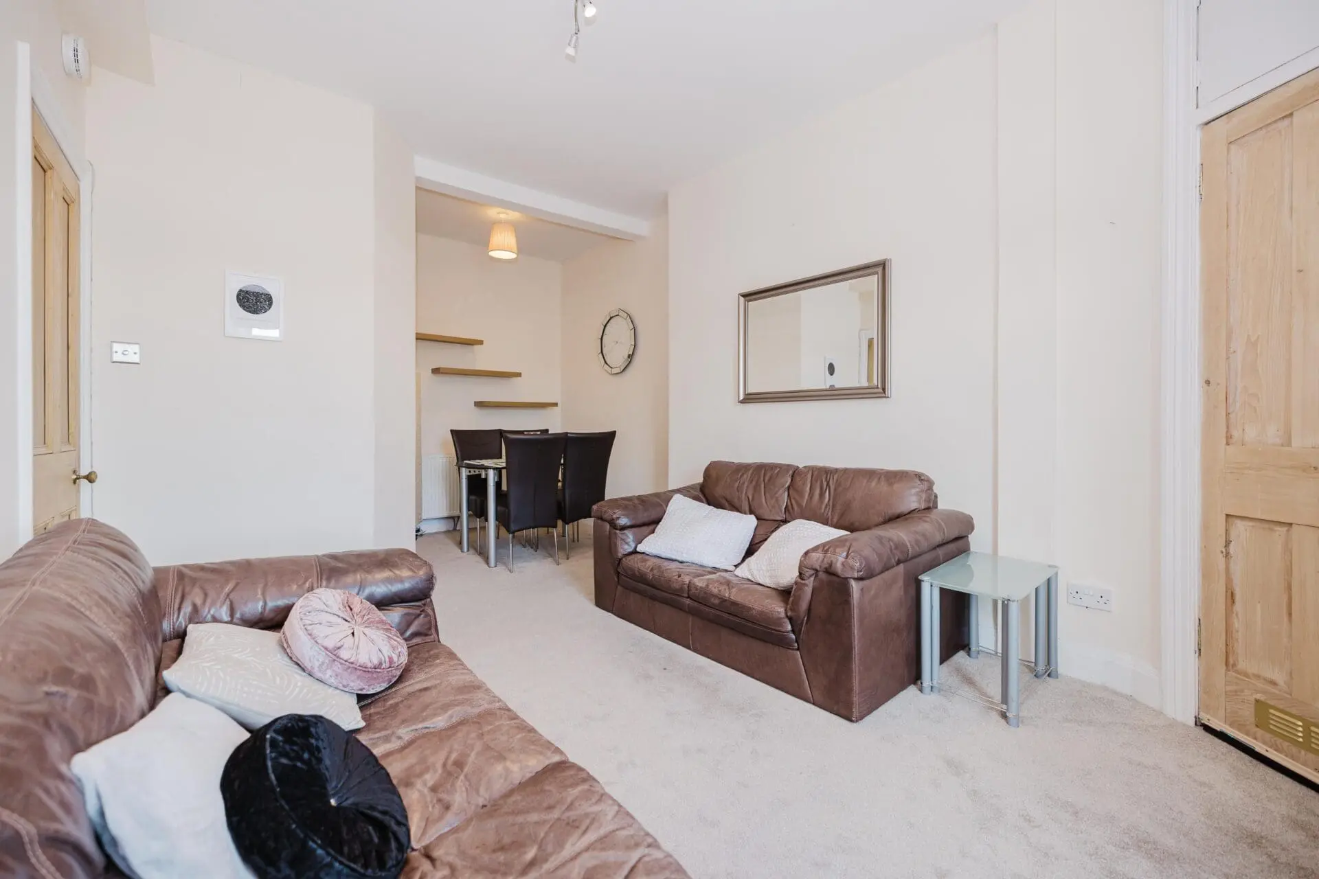 Flat Robertson Avenue in City of Edinburgh