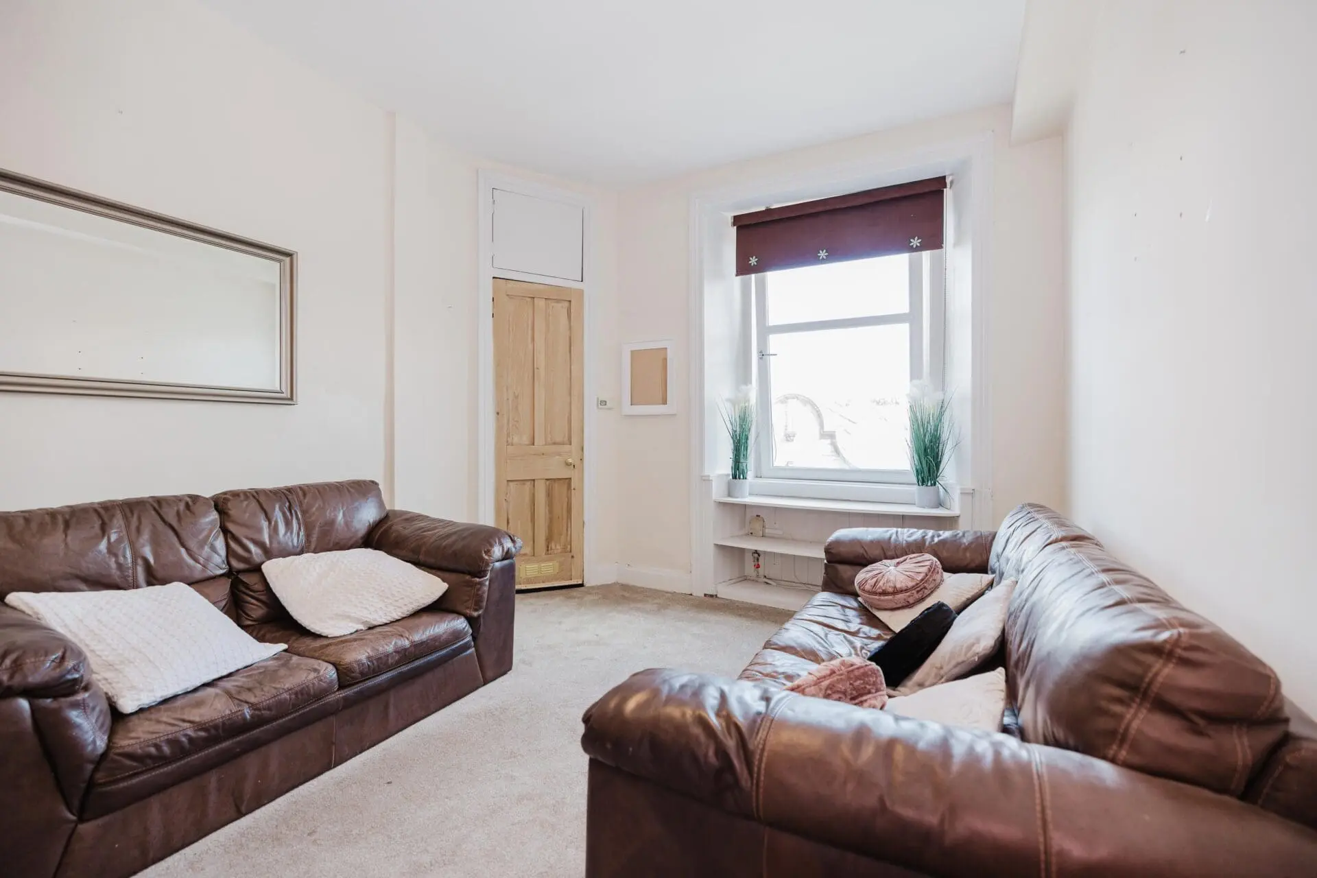 Flat Robertson Avenue in City of Edinburgh