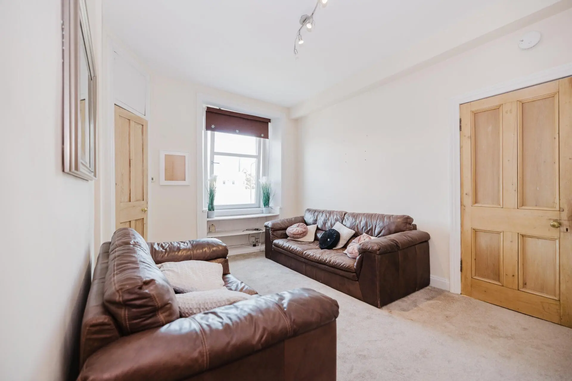 Flat Robertson Avenue in City of Edinburgh