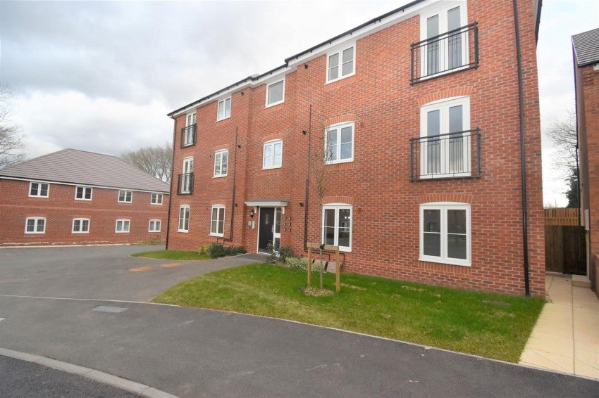 Flat Martin Drive in Kenilworth