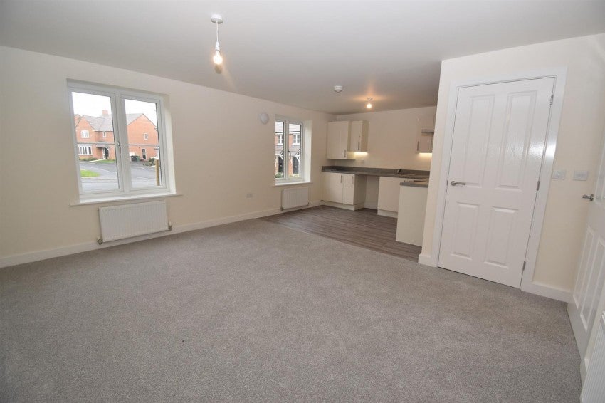 Flat Martin Drive in Kenilworth