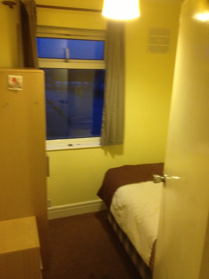 Room Mansell Road in Greater London