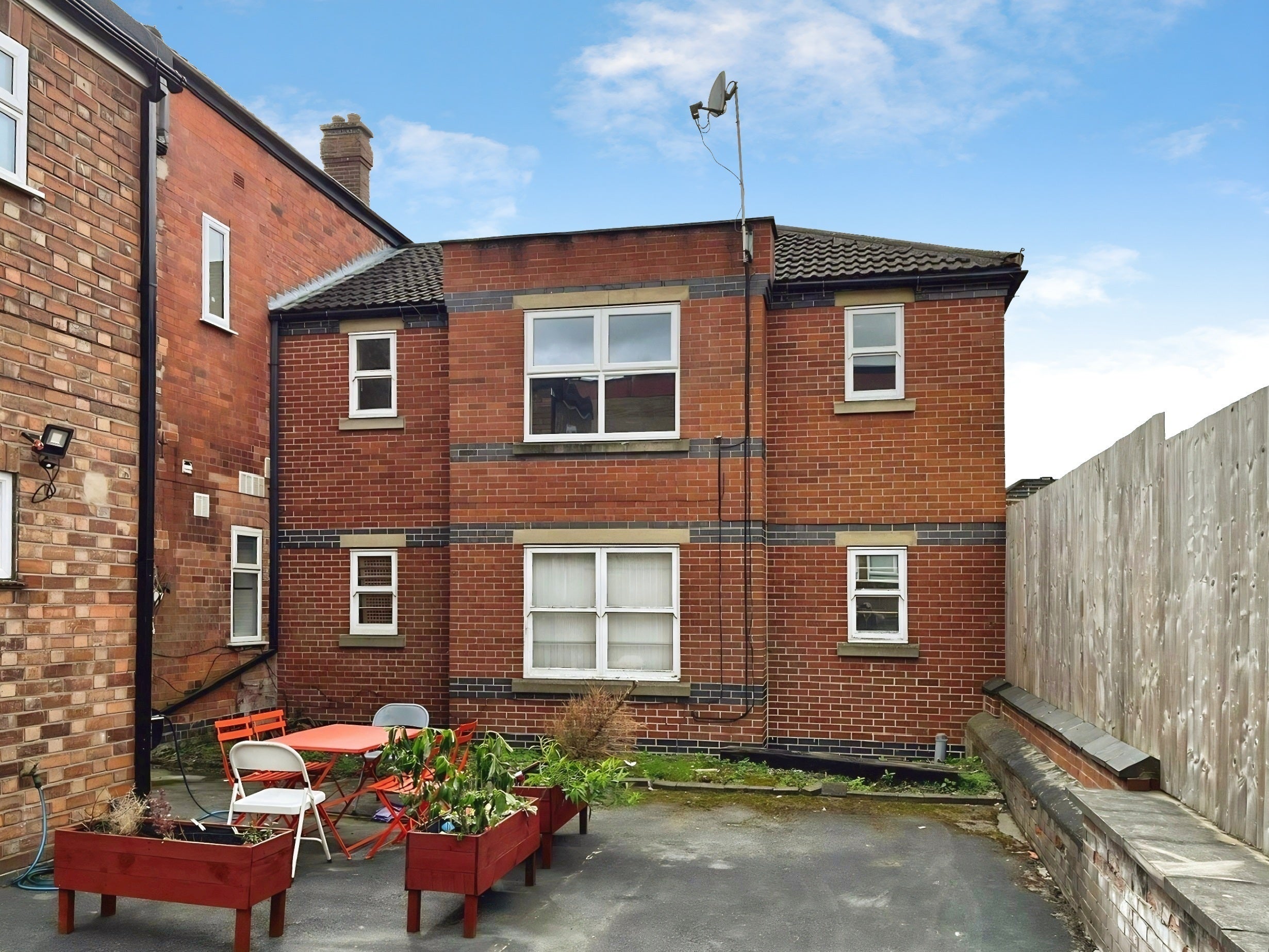Flat Mapperley Road in Nottingham