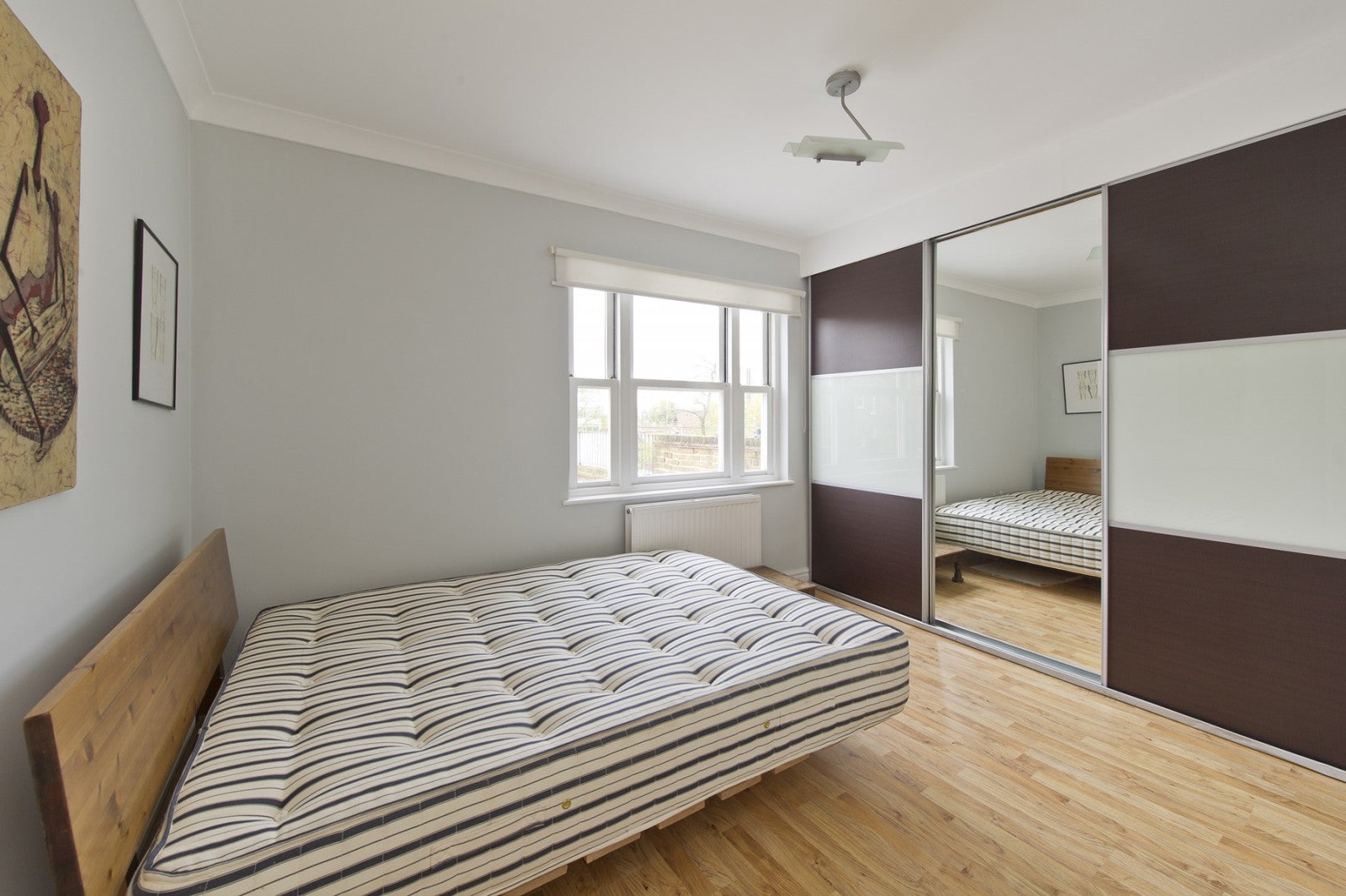 Flat Oxford Gardens in Greater London