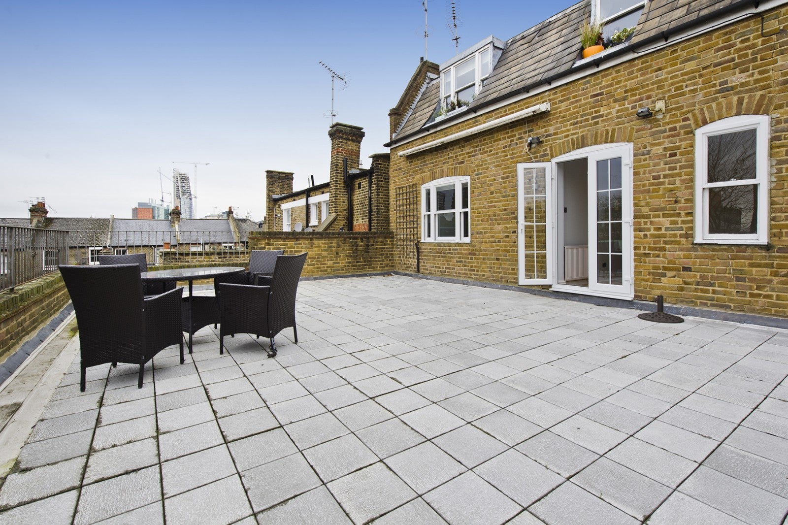 Flat Oxford Gardens in Greater London