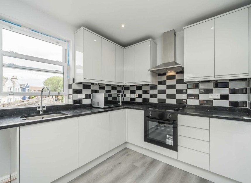 Flat Haydon Park Road in Greater London