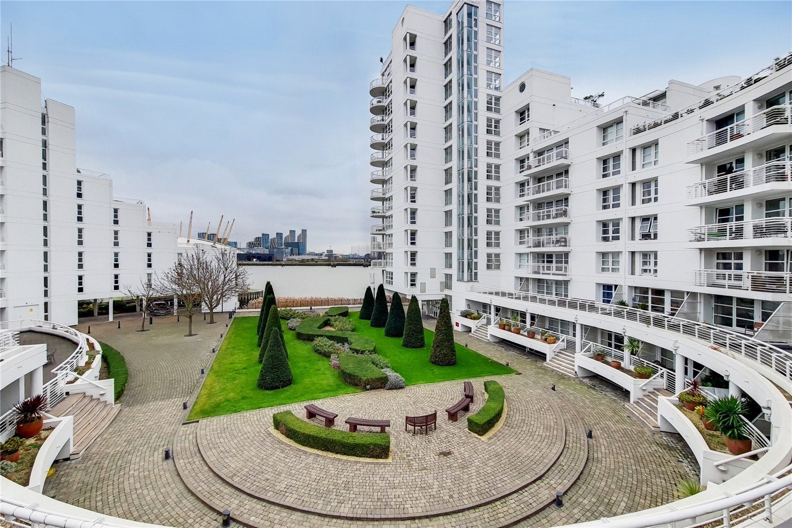 Flat Manchester Road in Greater London