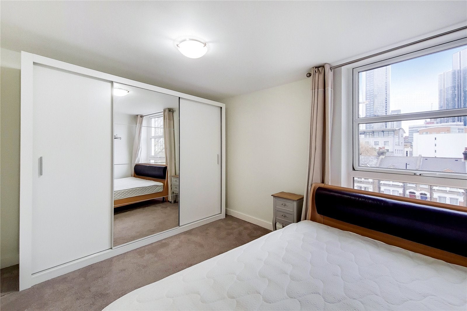 Flat Manchester Road in Greater London