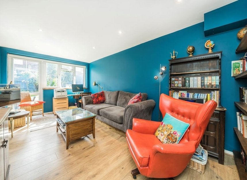 Flat Bradley Close in Greater London