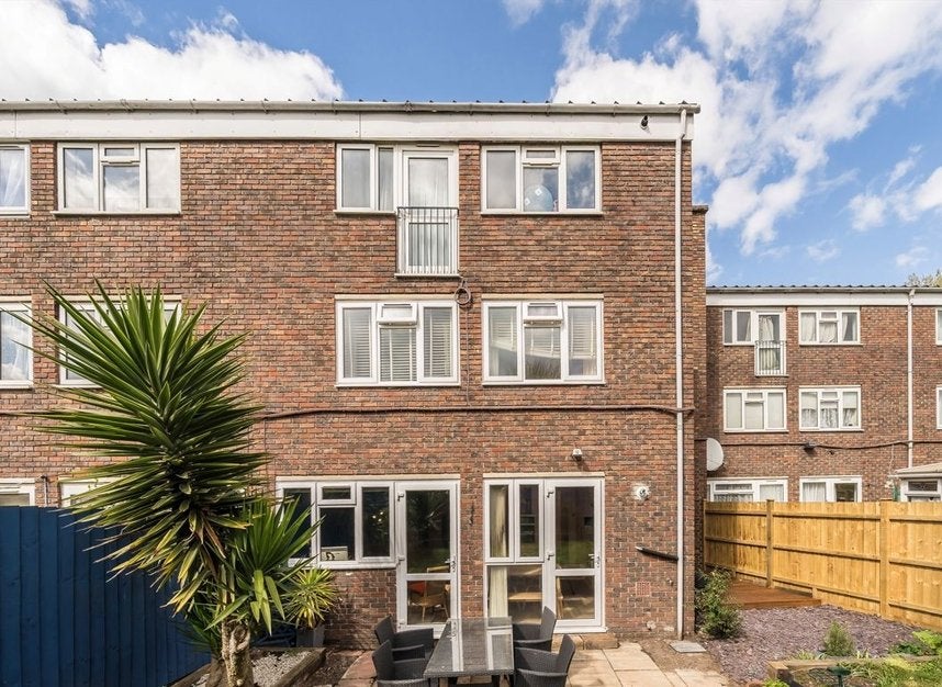 Flat Bradley Close in Greater London