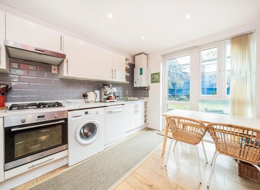 Flat Bradley Close in Greater London
