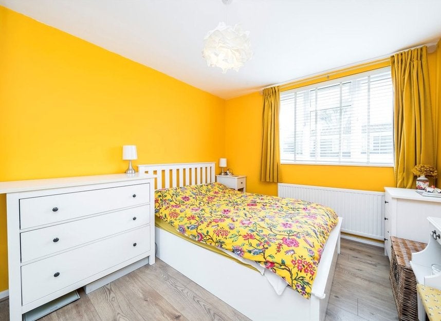Flat Bradley Close in Greater London