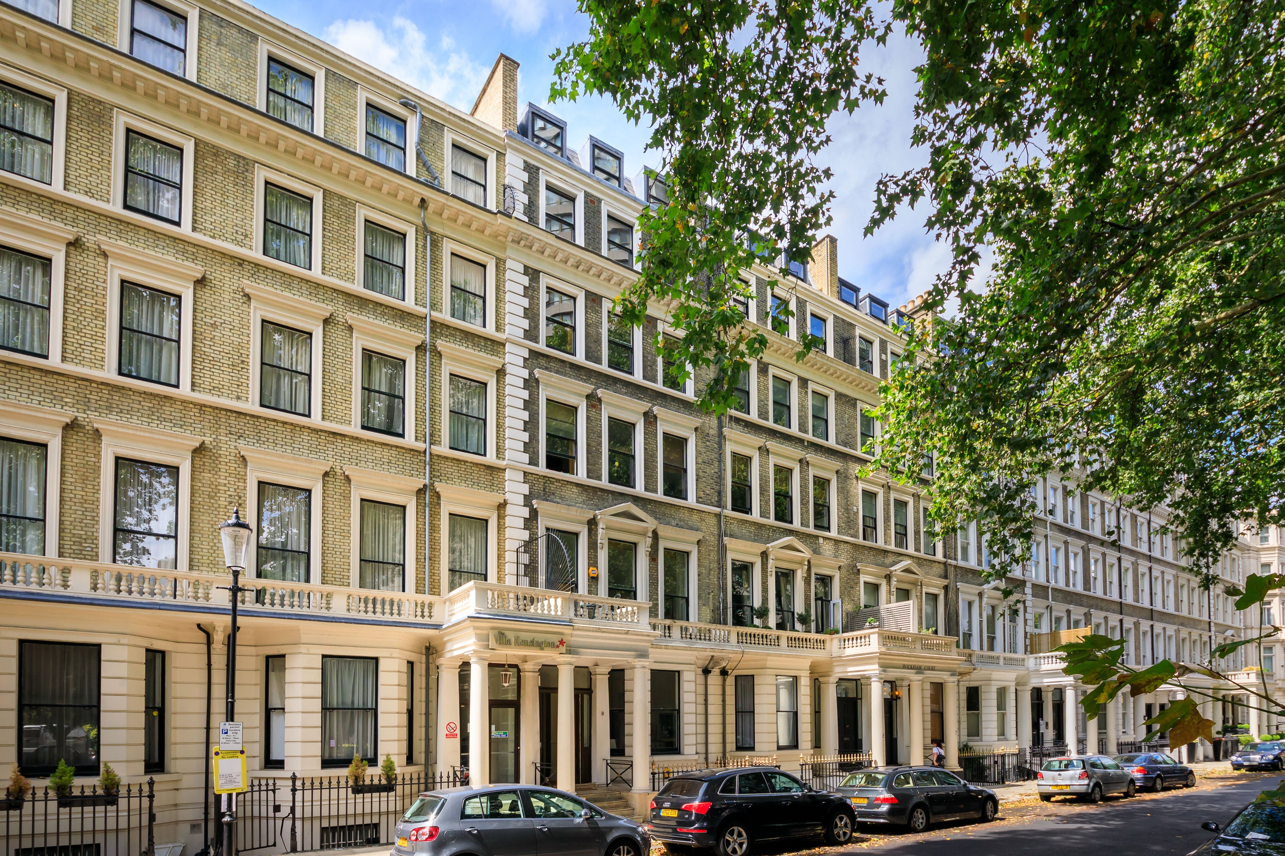 Flat Ashburn Gardens in Greater London
