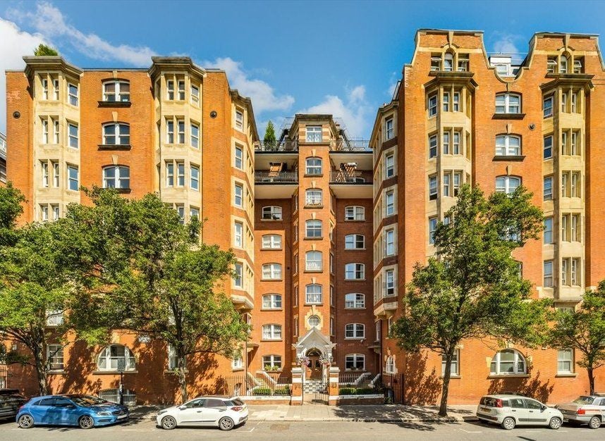 Flat Moscow Road in City of Westminster