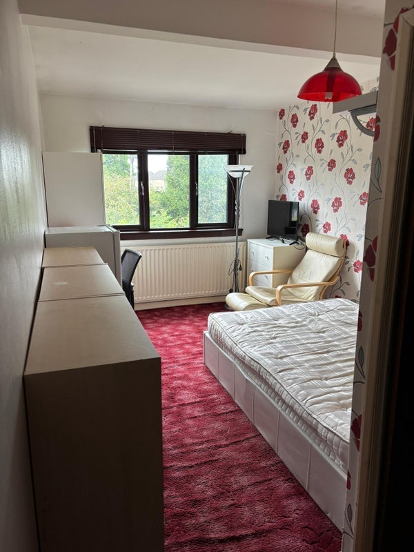 Room Auchinraith Road in Blantyre