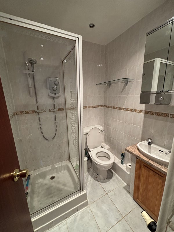 Room Auchinraith Road in Blantyre