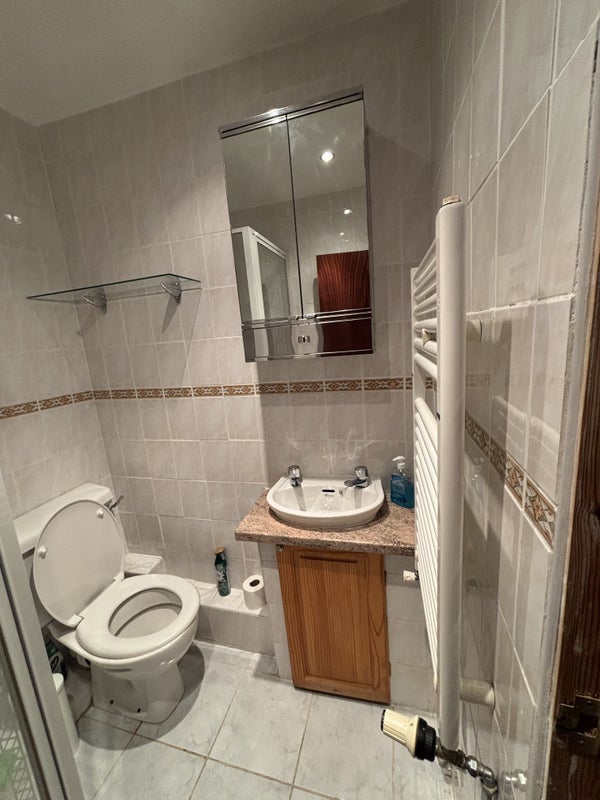 Room Auchinraith Road in Blantyre