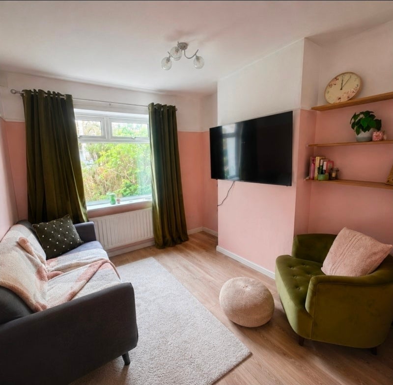 Room Bennett Place in Newcastle-under-Lyme