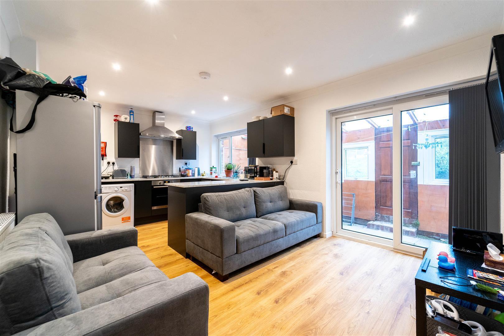 Flat Wellman Croft in Birmingham