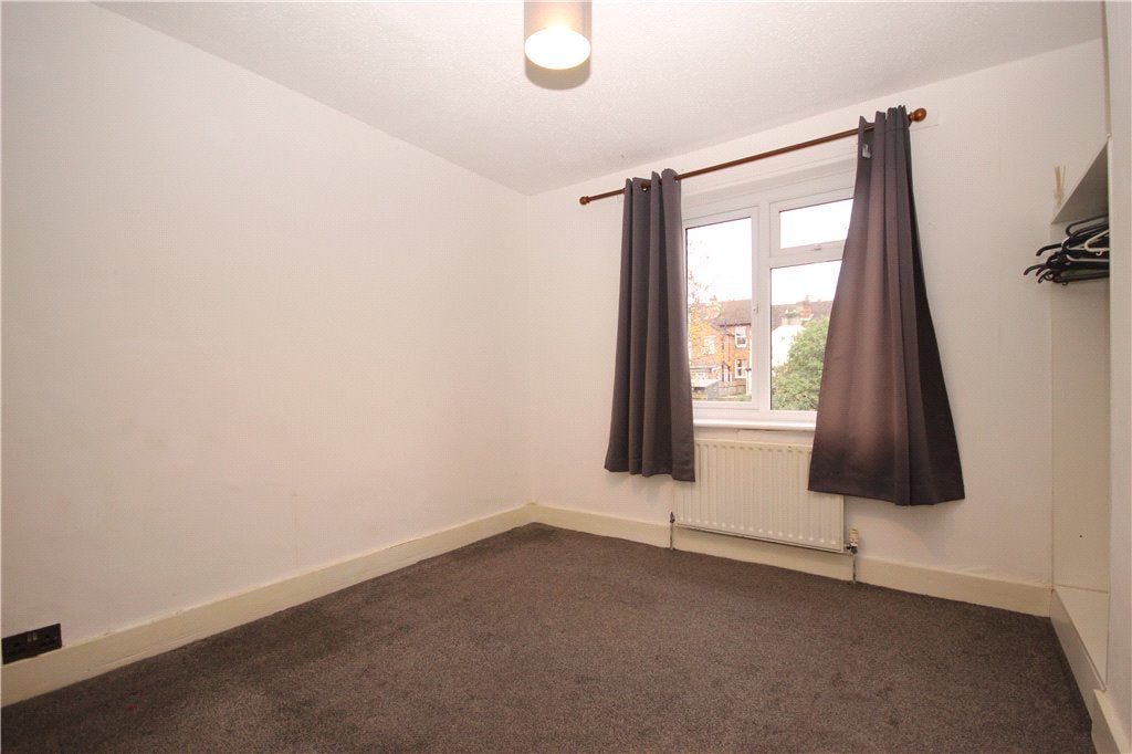 Flat Denzil Road in Guildford
