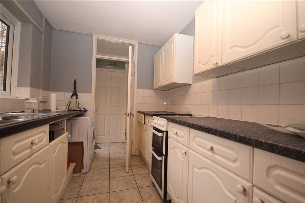 Flat Denzil Road in Guildford