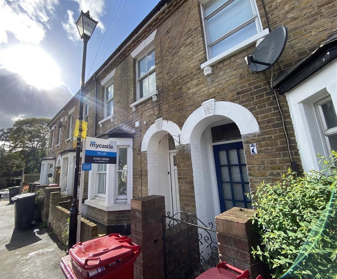 Flat Castle Street in Slough