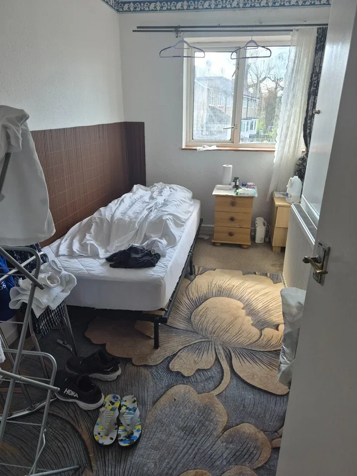 Room Paddockhurst Road in Crawley
