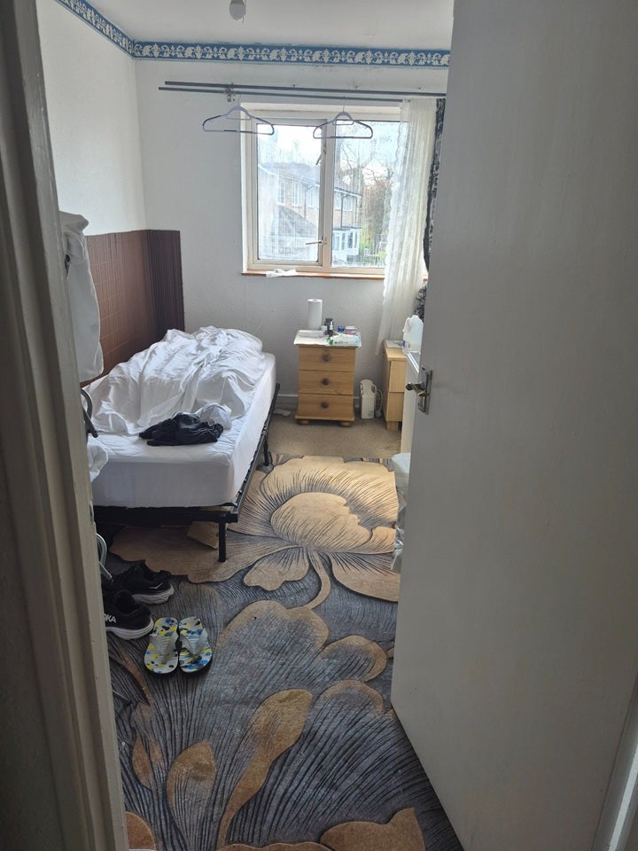 Room Paddockhurst Road in Crawley