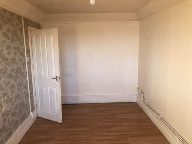 Room Tiller Road in Greater London