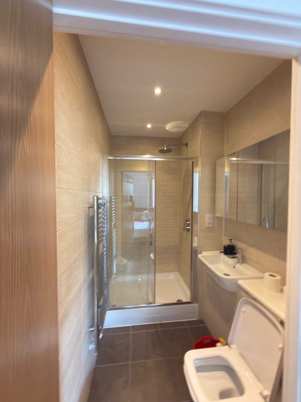 Room New Village Avenue in Greater London