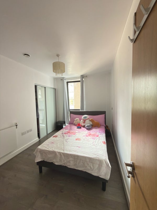 Room New Village Avenue in Greater London