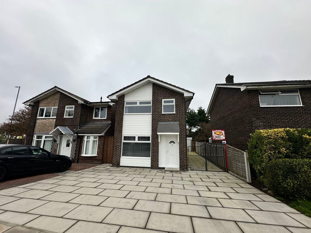 House Ovington Drive in Southport