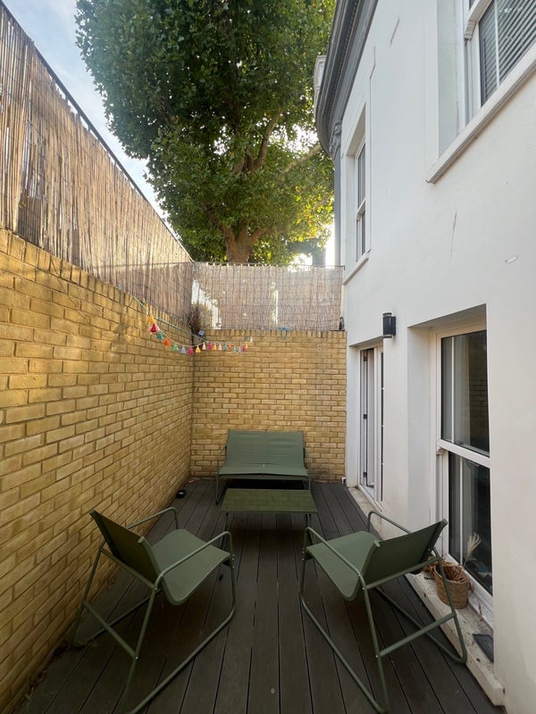 Room Southwark Park Road in Greater London