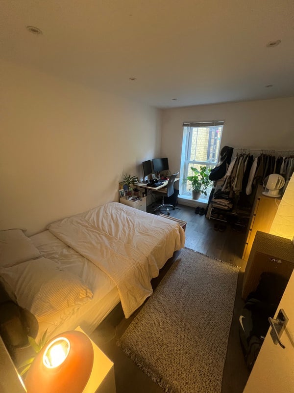 Room Southwark Park Road in Greater London