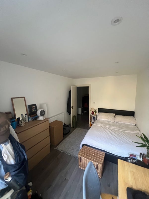 Room Southwark Park Road in Greater London