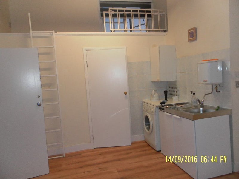 Flat Penwortham Road in Greater London