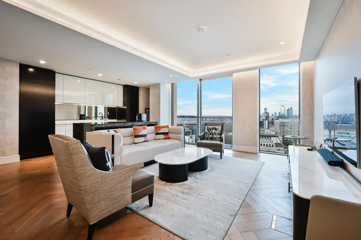 Flat Belvedere Road in Greater London