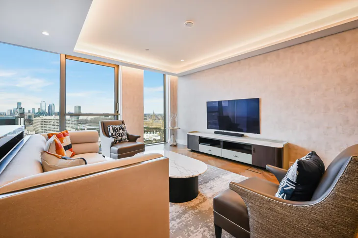 Flat Belvedere Road in Greater London